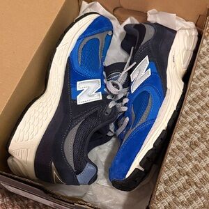 New Balance Men's Blue and Black Sneakers